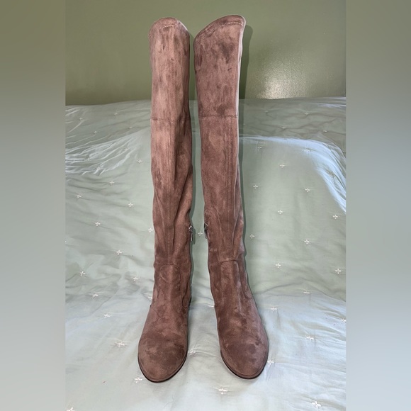 Marc Fisher knee high block heel boot with bow back mushroom color Sz 7.5 - Picture 3 of 16